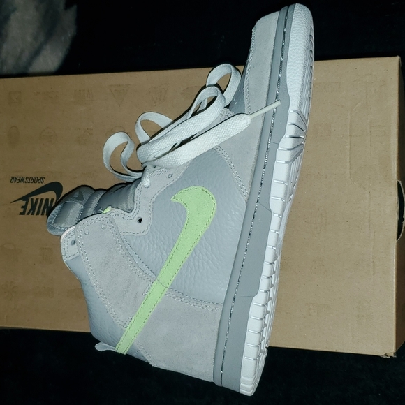 Nike Shoes - Women's Nike Dunk